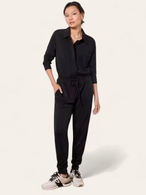 NEW Evereve Myra Black Long-Sleeve Drawstring Jumpsuit